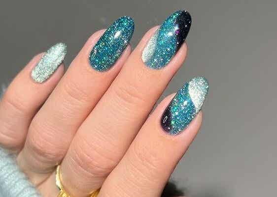 Velvet nails en tonos azules.