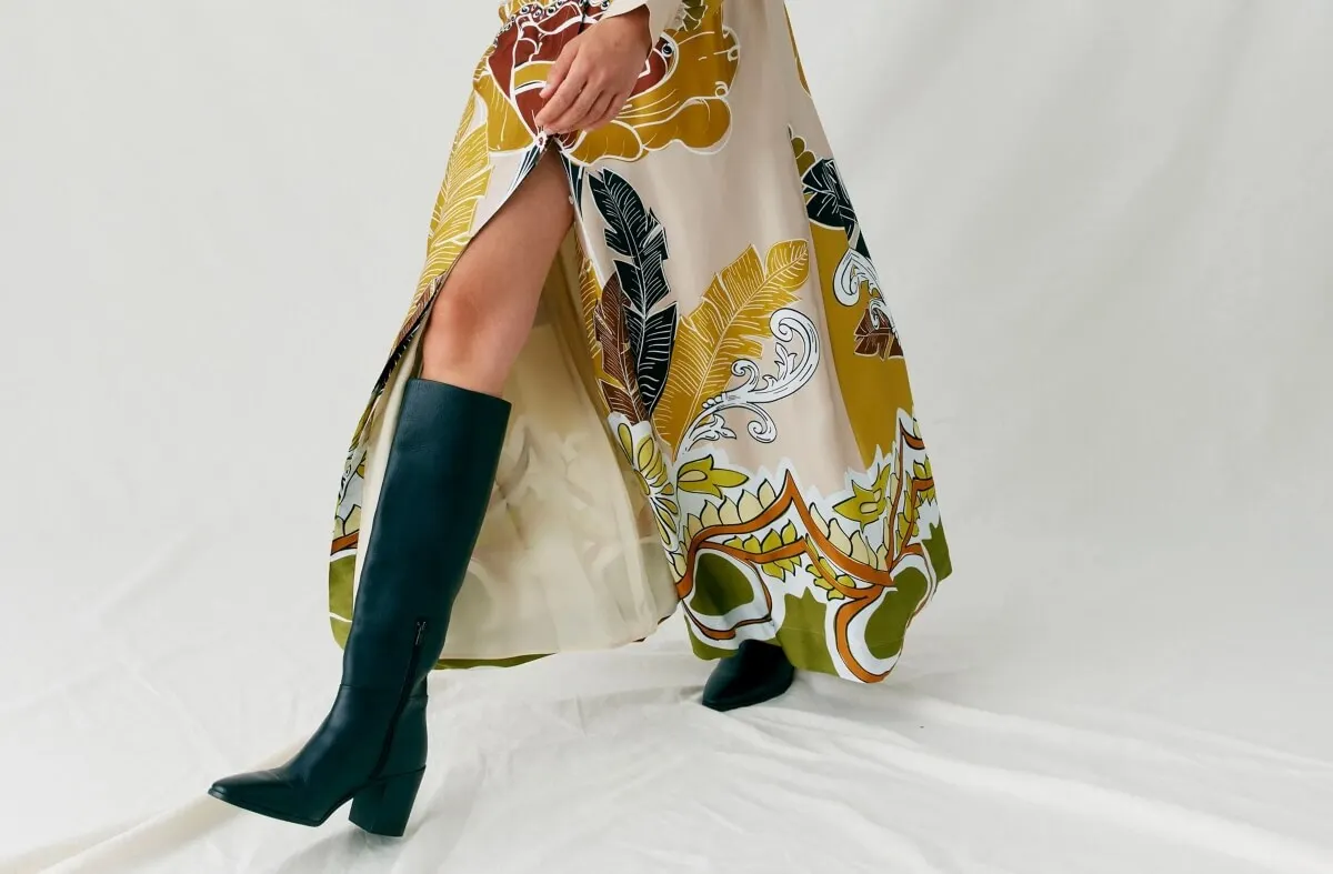 vestido midi con tacon ancho.