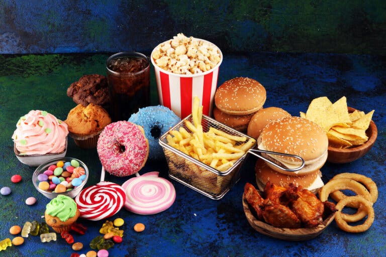 ¿Qué son los alimentos ultraprocesados y cómo evitar comerlos?