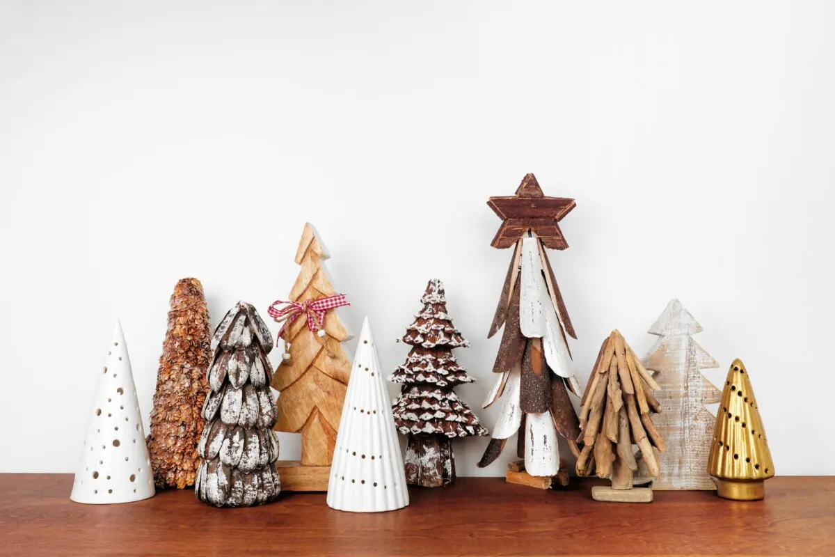 Árbol de Navidad con materiales reciclados