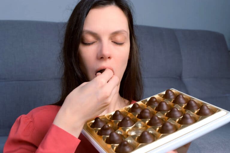 Te contamos las razones por las que tienes antojos de azúcar antes de tu período