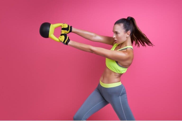 Los mejores 10 ejercicios con pesas rusas para principiantes