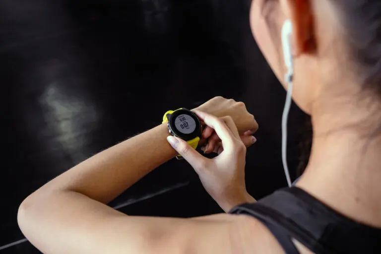 Monitorea tu salud y haz ejercicio con los 16 mejores relojes inteligentes del 2023