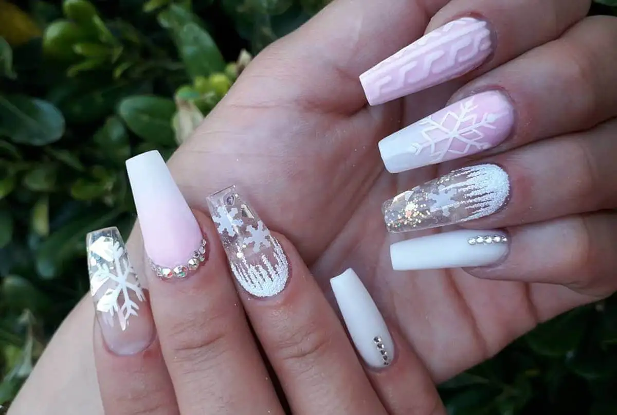 Uñas esculpidas transparentes