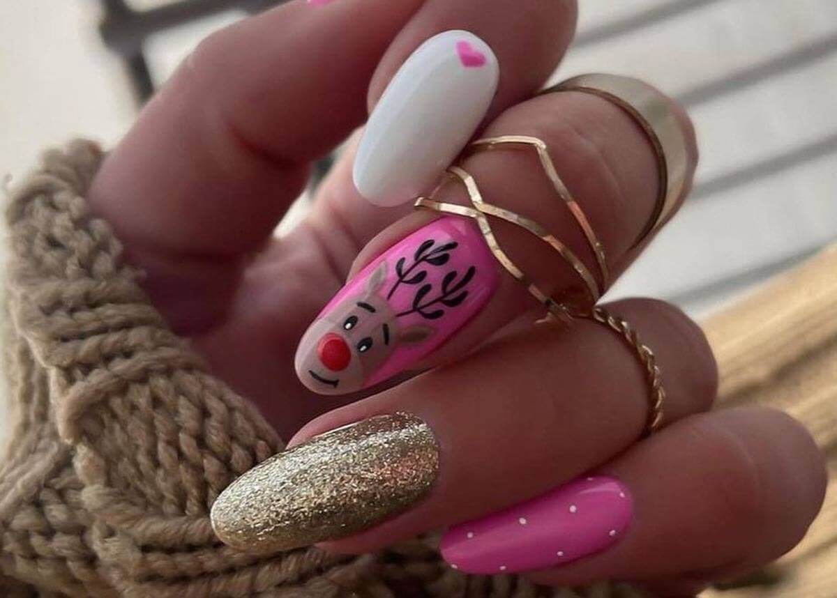 Uñas navideñas rosa Barbie