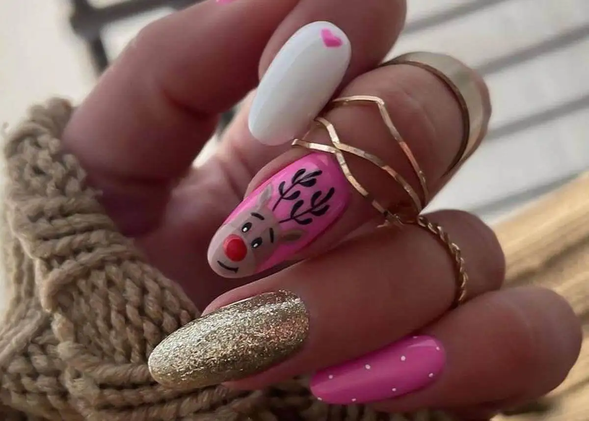 Uñas navideñas rosa Barbie