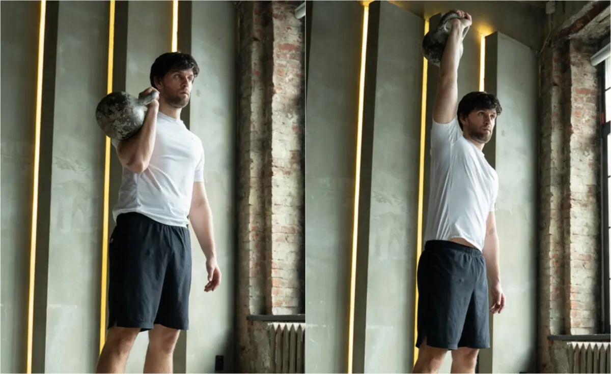 Press militar con kettlebell