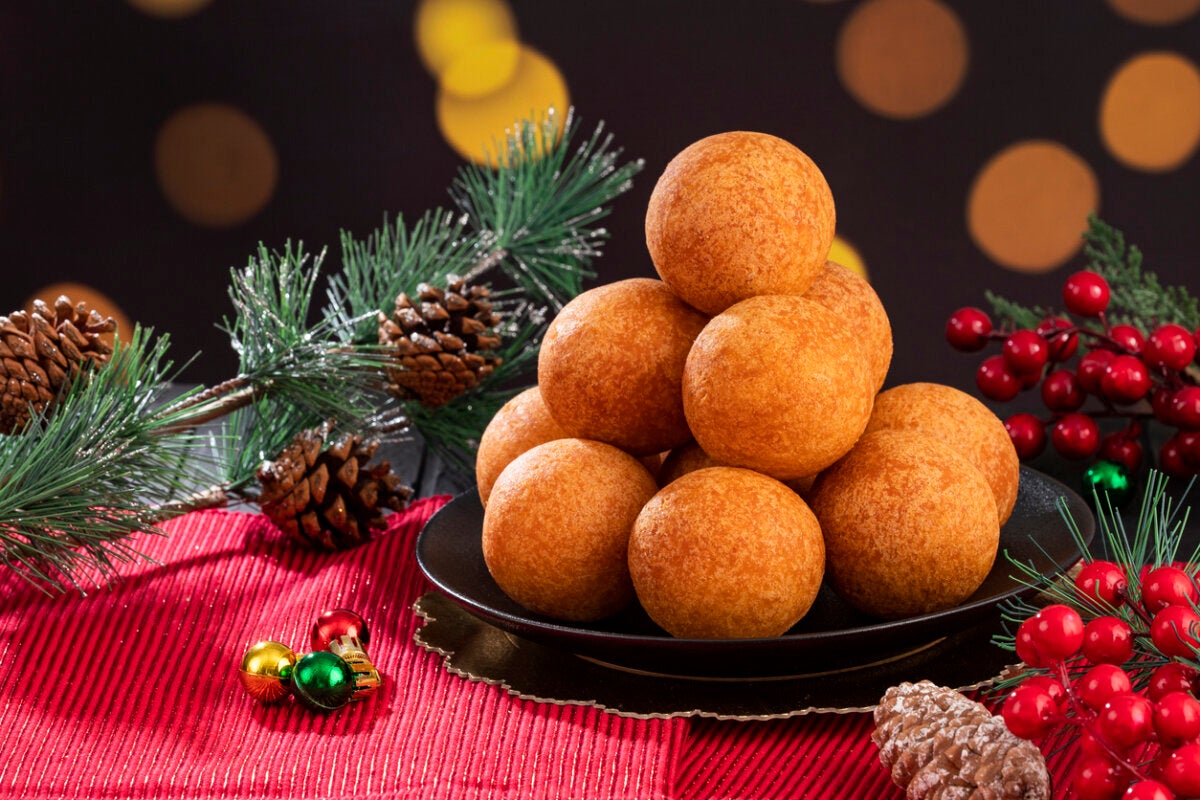 https://mejorconsalud.as.com/wp-content/uploads/2023/12/receta-bunuelos-colombianos-1200x800.jpg