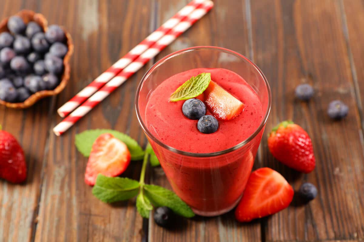 Prepara estos «smoothies» de fresas para empezar tu día