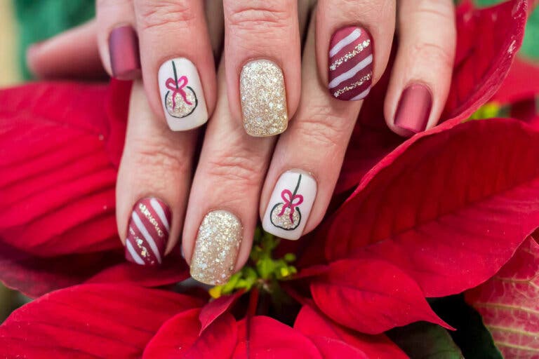 Conoce los 51 modelos en tendencia para uñas navideñas este 2023