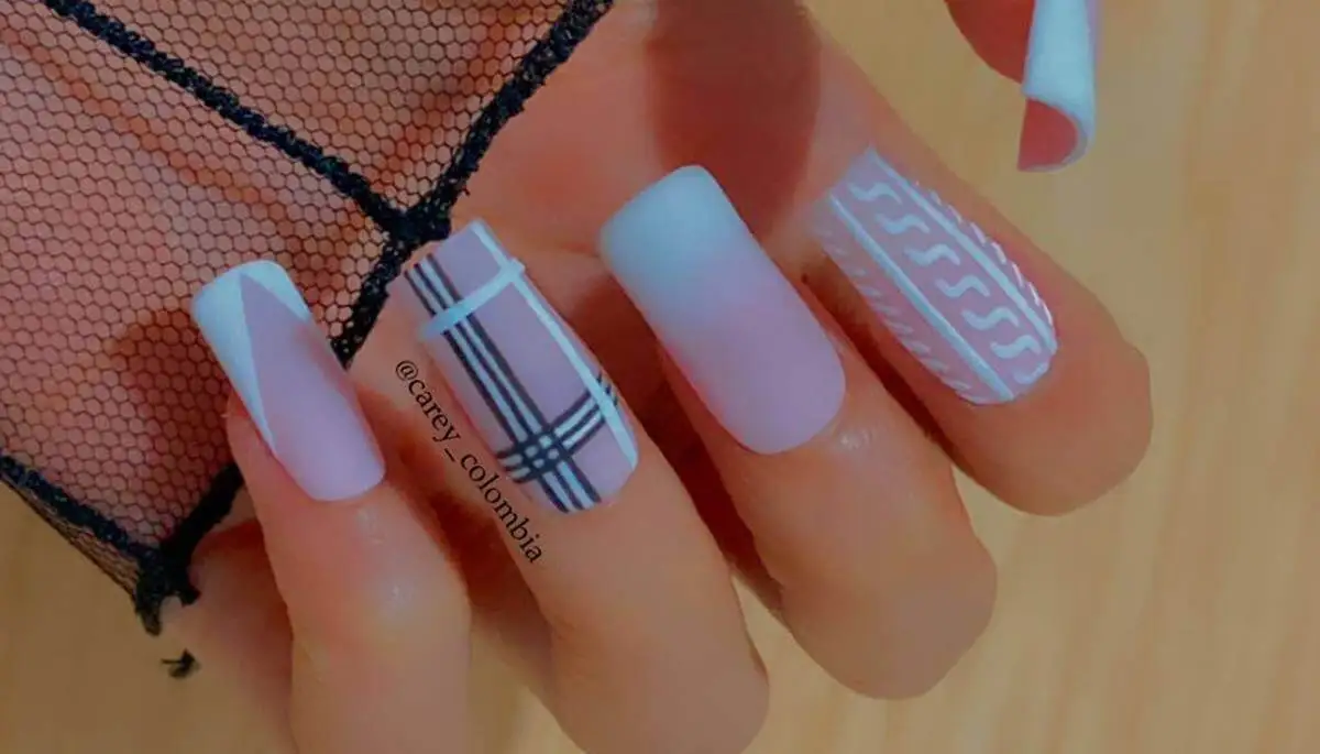 Uñas para Navidad rosa pastel
