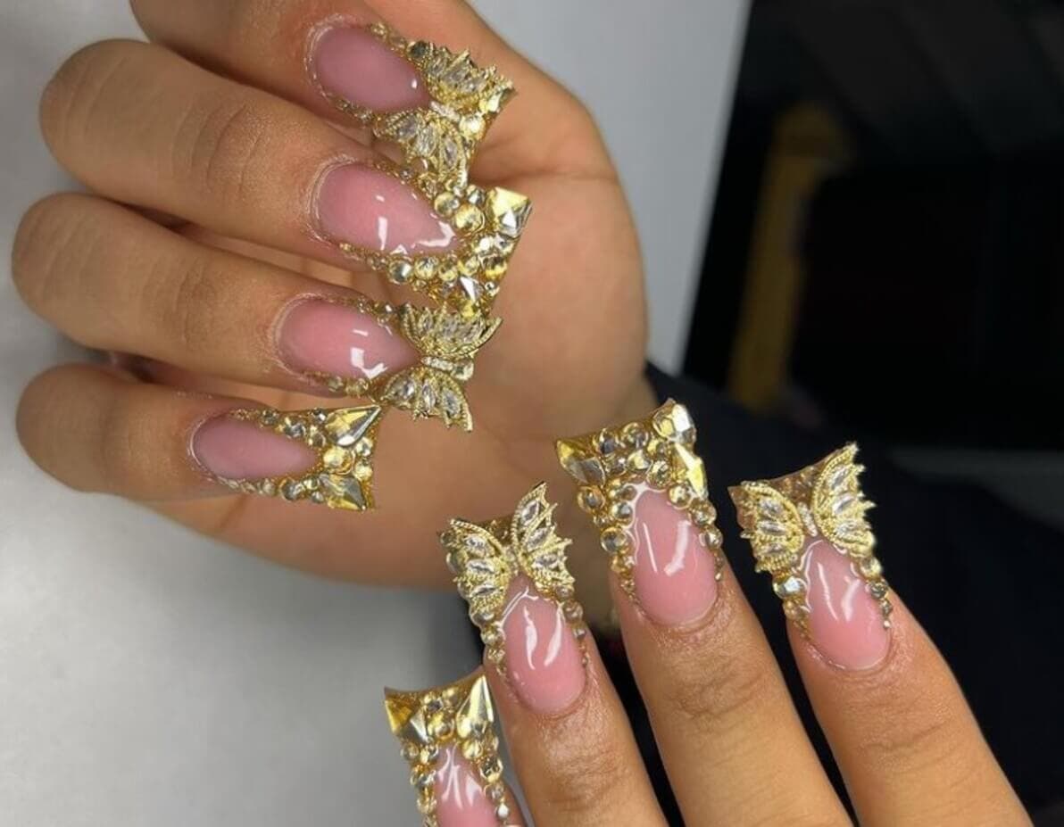 Duck Nails: alas doradas