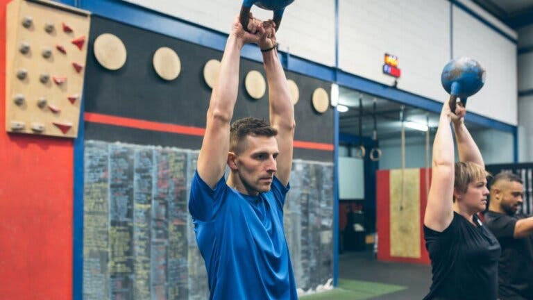 Qué es el crossfit y cómo iniciar en este deporte de alto impacto