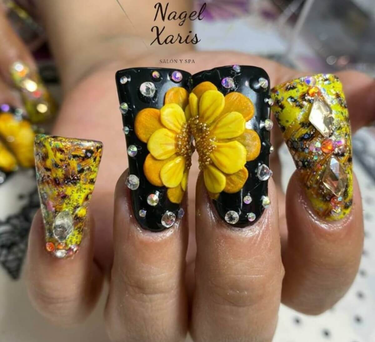 Uñas flare: con flores