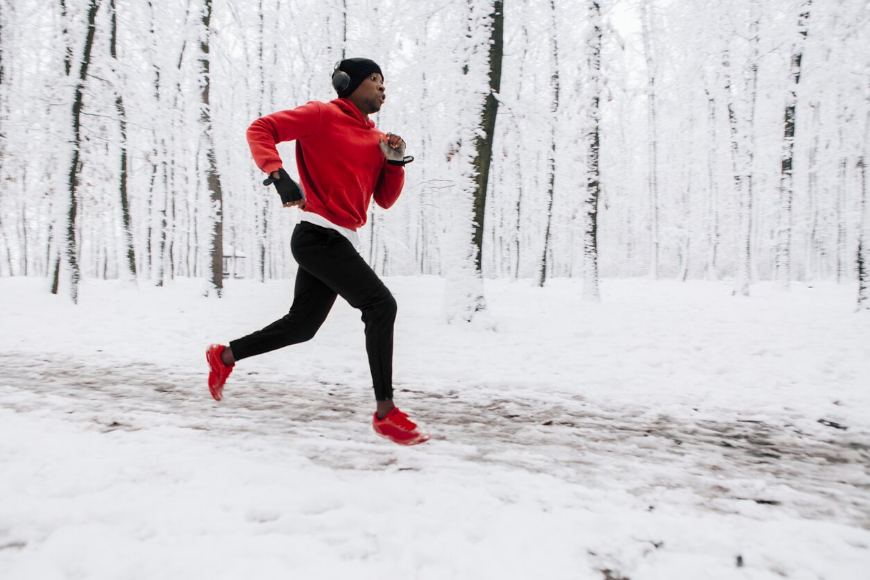 Ropa recomendada para hacer deporte al aire libre en invierno