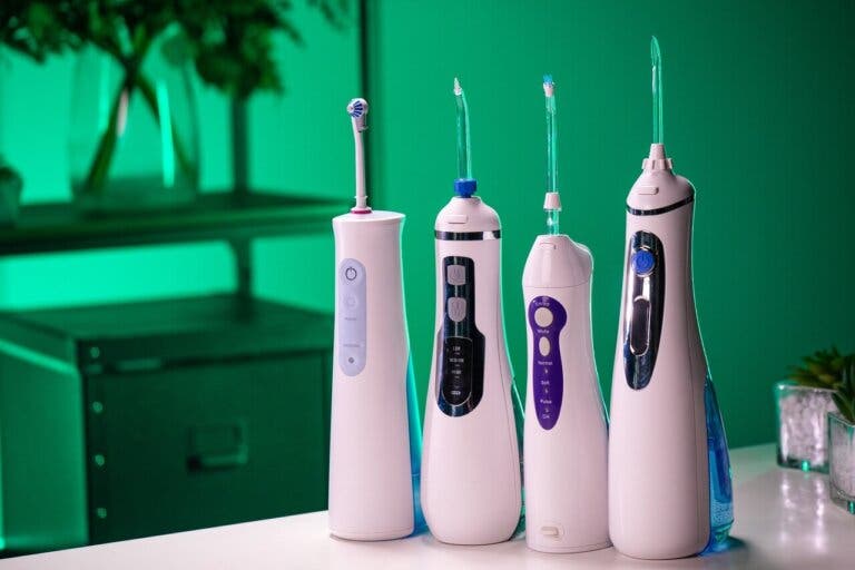 Los 12 mejores irrigadores dentales, según una odontóloga