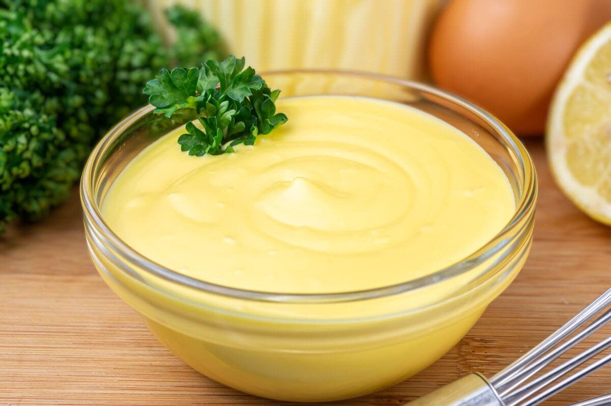 Sauce hollandaise.