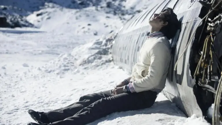 ¿Por qué los sobrevivientes de «La sociedad de la nieve» orinaban negro?