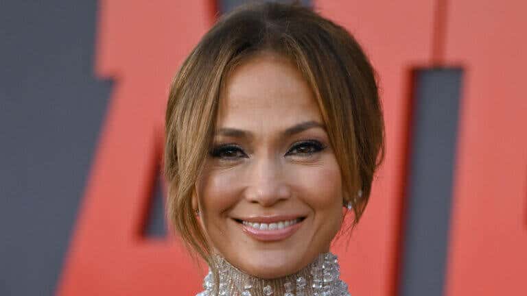 Descubre los secretos de Jennifer Lopez para verse más joven