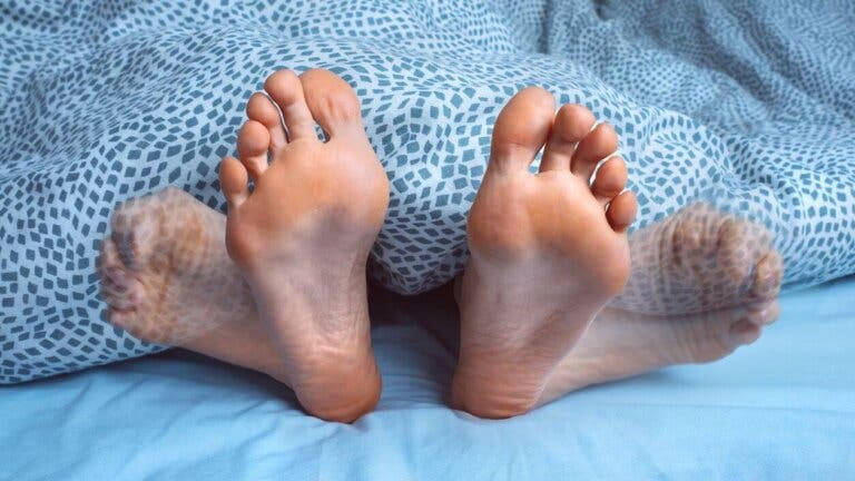 Qué son los espasmos al dormir y por qué ocurren