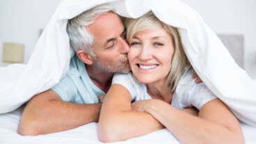 10 posturas sexuales en la menopausia para aumentar el placer