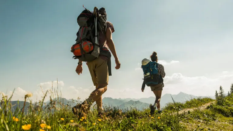 Conoce el «rucking», sus beneficios y cómo practicarlo