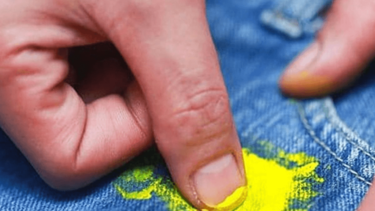 10 trucos caseros para quitar la pintura de la ropa