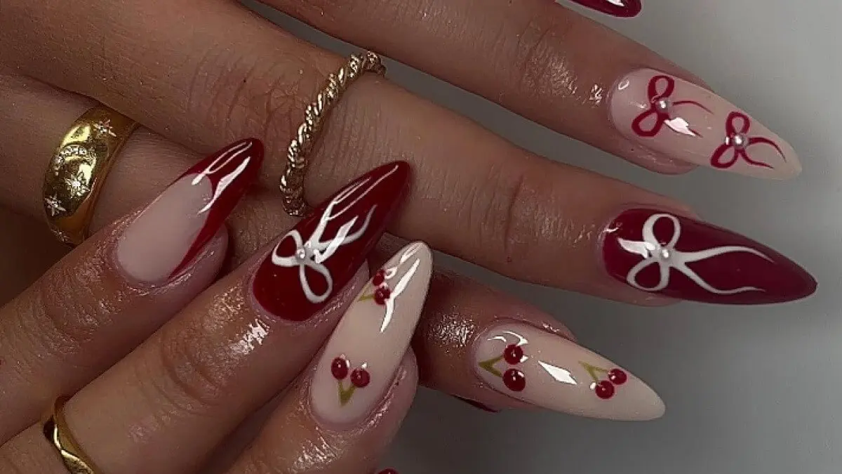 Uñas coquette: cerezas