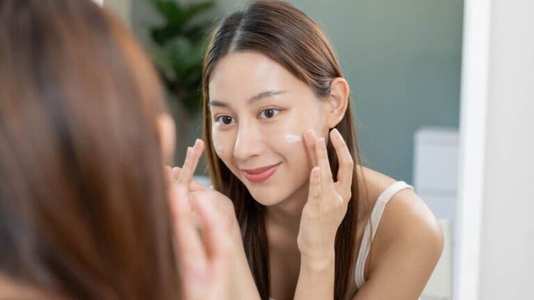 Rutina facial coreana de 10 pasos para tener una piel de porcelana