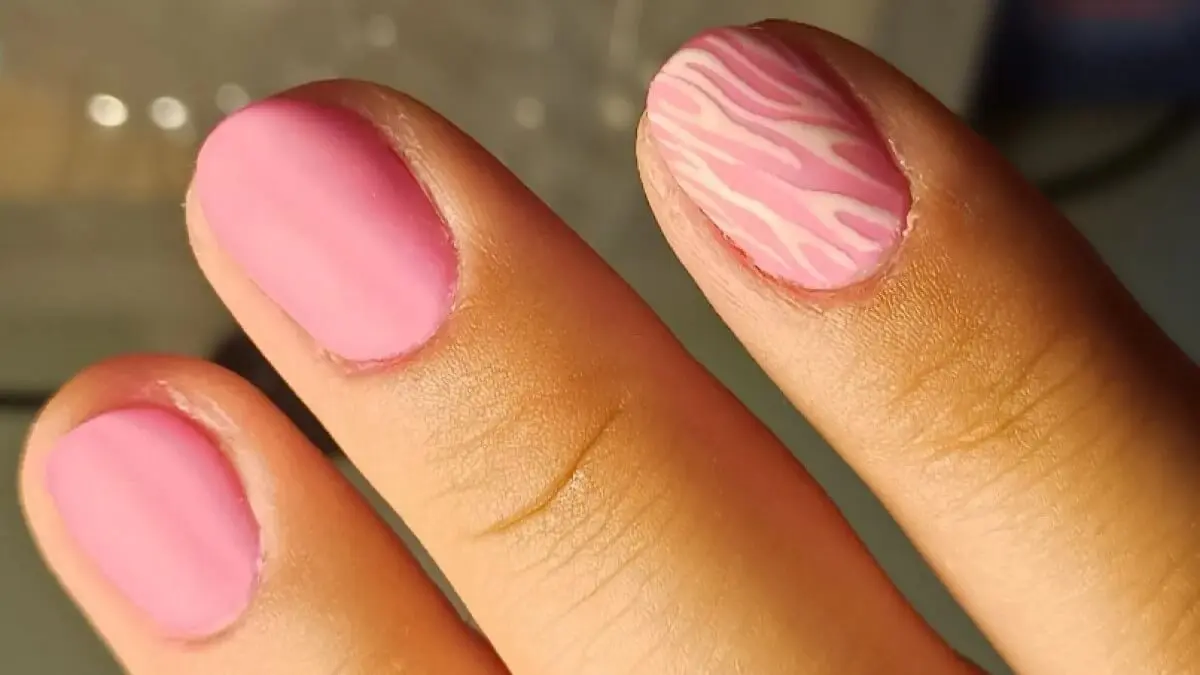 Uñas redondas cebra rosa