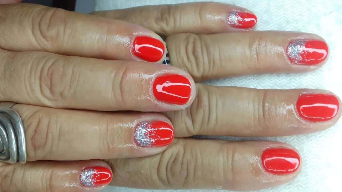 Diseño de uñas redondas: con glitter