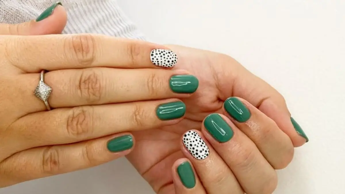 Uñas redondas puntos