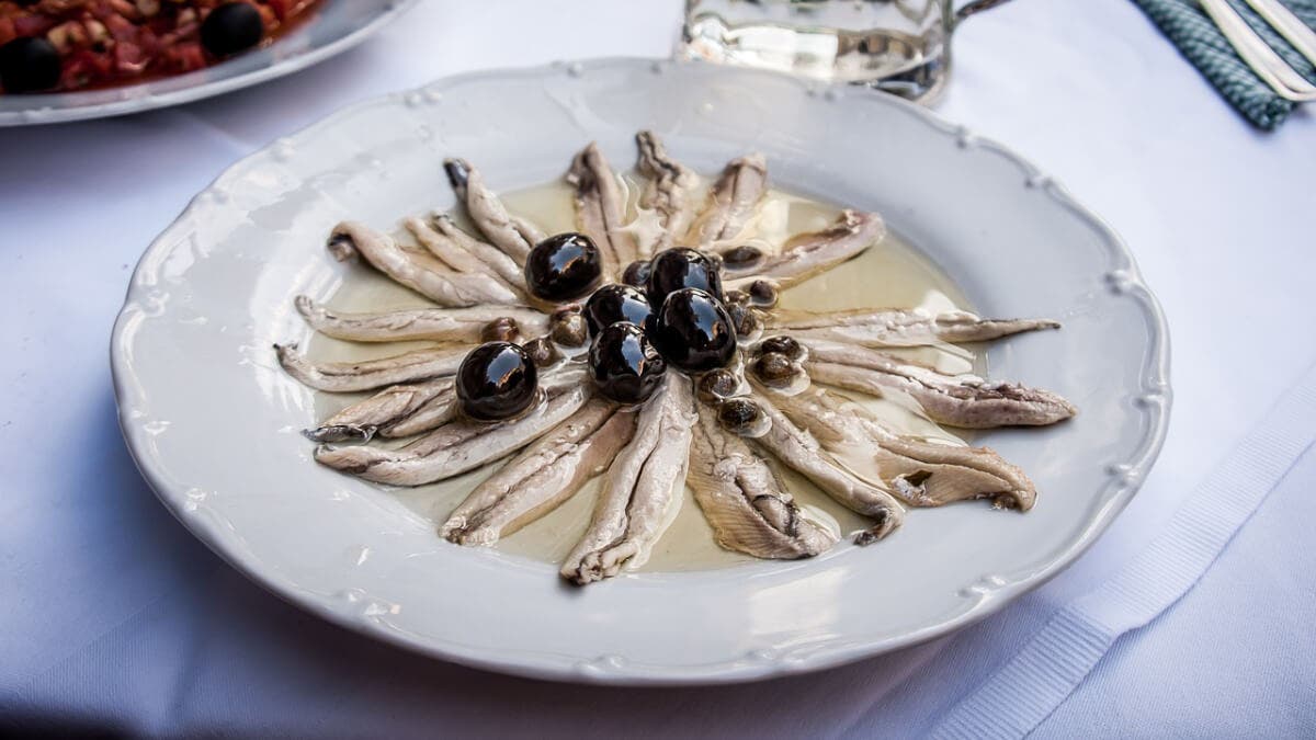 Plat aux anchois.