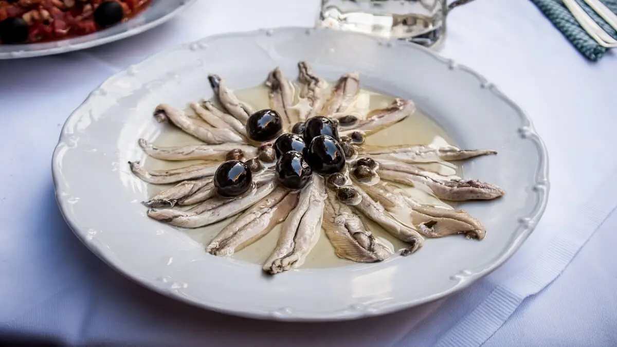 Plato con anchoas.