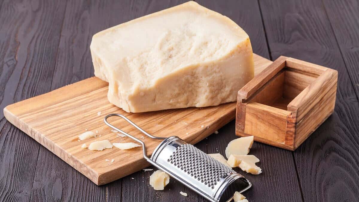 Bloque de queso parmesano