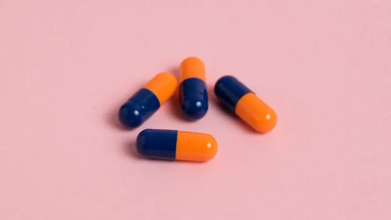 Suplemento de hormona DHEA: beneficios y riesgos en la salud