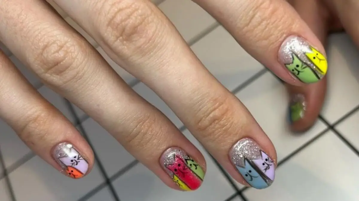 Diseños de uñas redondas gatitos