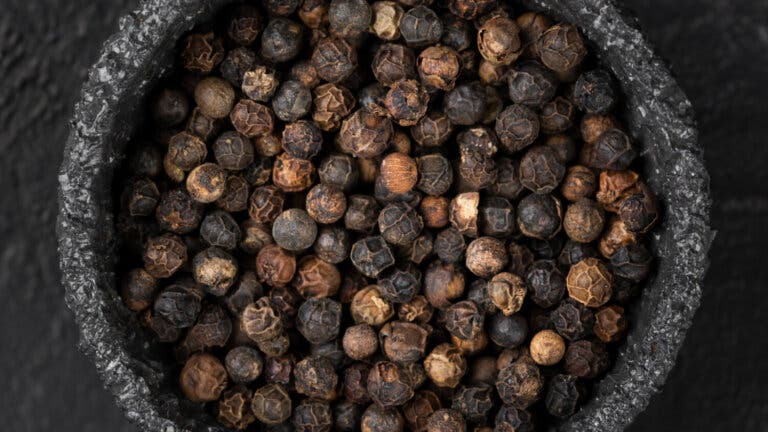 Piperina: qué es, para qué sirve y cuáles son sus beneficios