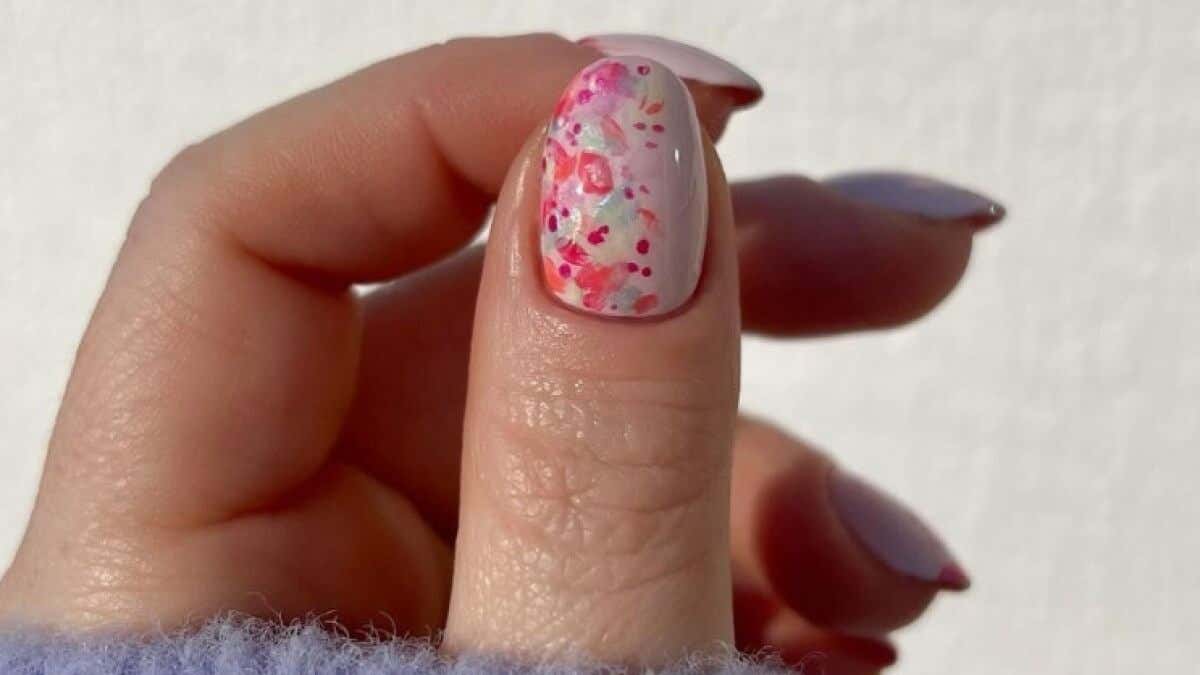 Diseños de uñas redondas: primavera
