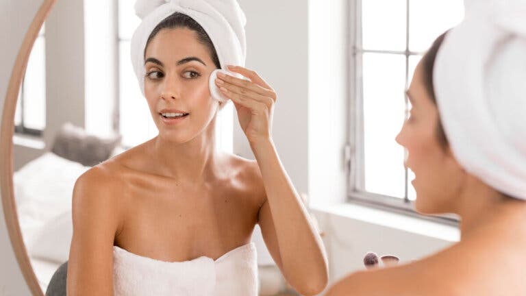 La mejor rutina de «skincare» para piel grasa en 10 pasos