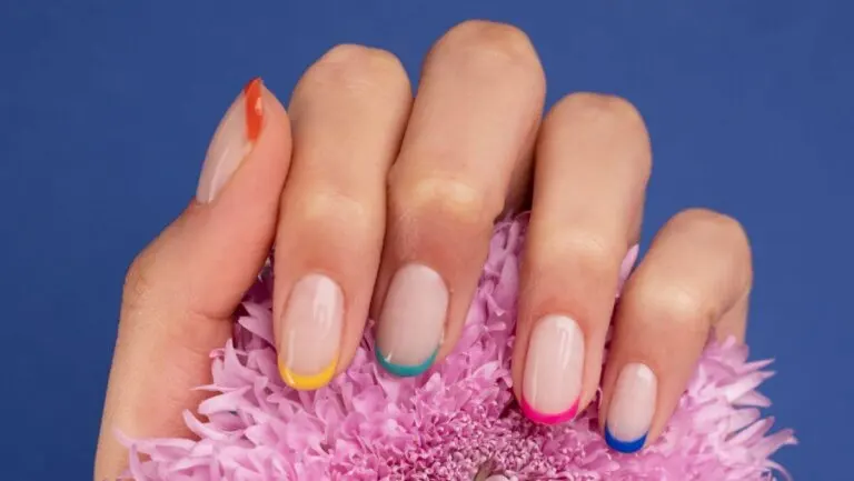 25 diseños originales de manicura francesa en uñas cortas