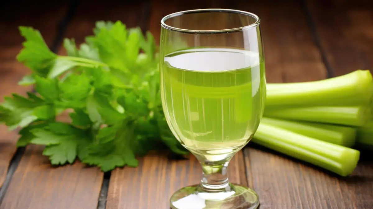 Beneficios del agua de apio y cómo tomarla.