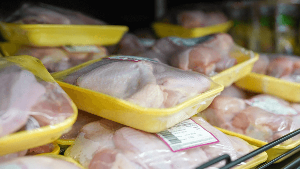 pollo en el supermercado