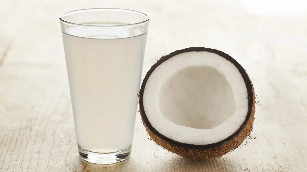 Agua de coco.