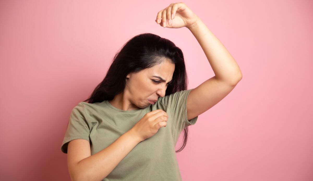 9 consejos para quitar el mal olor en las axilas.