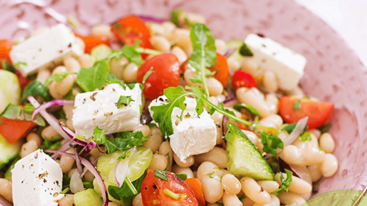 Ensalada de alubias con queso feta.