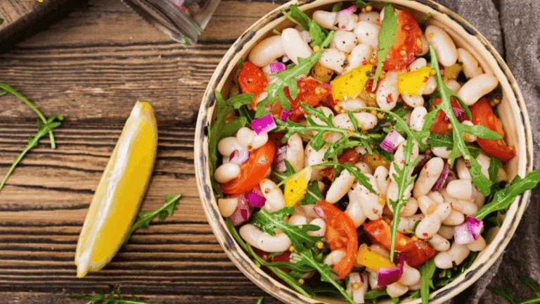 16 ensaladas con alubias blancas para disfrutar en verano