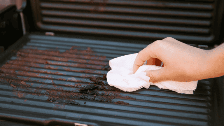 Cómo limpiar una plancha de cocina con productos caseros