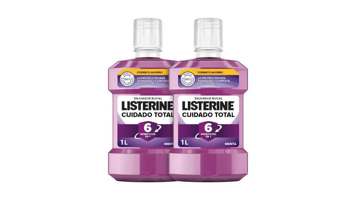 Enjuague bucal Listerine.