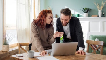 Trabajar con tu pareja: consejos para no afectar la salud de la relación